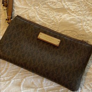 Michael kors wristlet